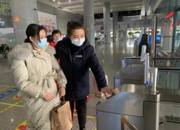 愛(ài)心接力，閉環(huán)服務(wù)，助盲人旅客回家
