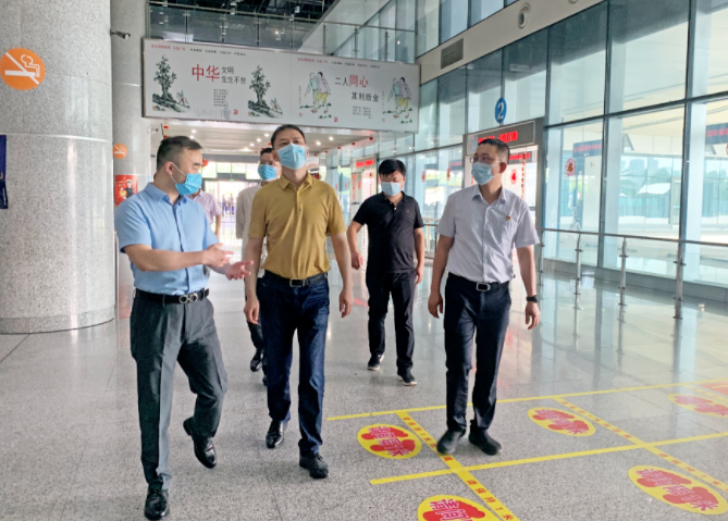 葛威敏督導(dǎo)南昌長(zhǎng)途汽車西站常態(tài)化疫情防控、安全運(yùn)輸工作