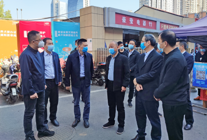 黃俊深入長運(yùn)物業(yè)督導(dǎo)安全生產(chǎn)、疫情防控工作