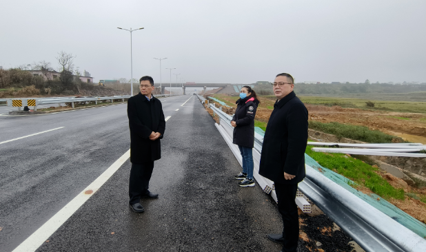 肖良芝帶隊(duì)現(xiàn)場查勘、研究余信貴大橋開通公交車事宜