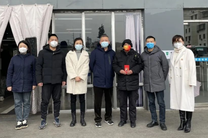 張小平、戴豪贛、黃俊、劉志堅慰問困難職工