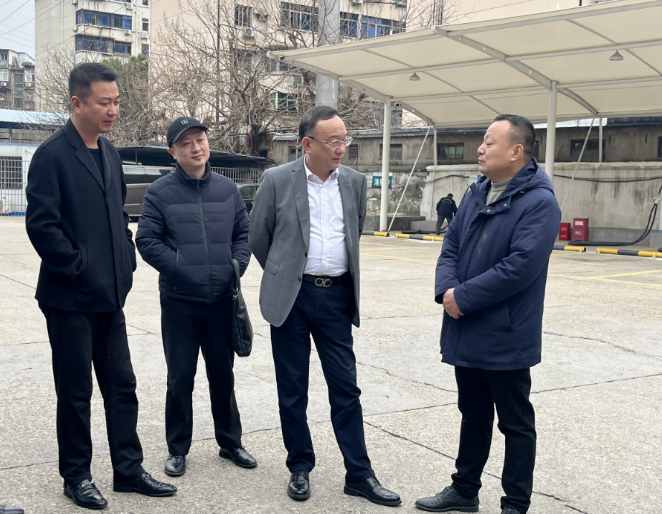 胡維泉調(diào)研都市城際公交、長運出租生產(chǎn)經(jīng)營工作