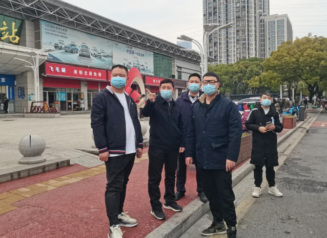 市道路運輸服務(wù)中心領(lǐng)導(dǎo)督導(dǎo)都市城際公交文明創(chuàng)建、安全生產(chǎn)工作