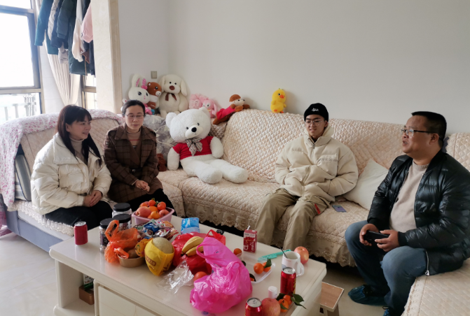 九江長運(yùn) 探望職工家屬 點滴溫暖入人心