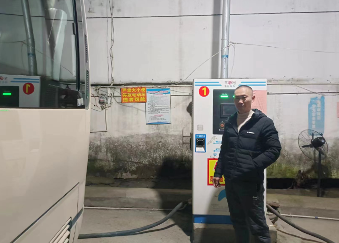 景德鎮(zhèn)長(zhǎng)運(yùn):樂(lè)平公交開(kāi)通首趟子夜通勤車