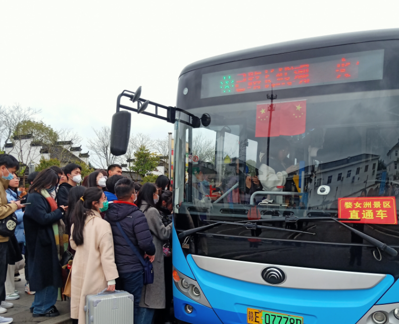 “賞花”遇上“音樂節(jié)” ，婺源公交周末忙