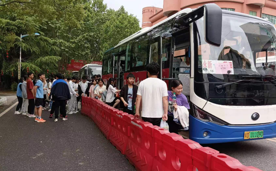 吉安長運:永新公司全力以赴接送體考學生