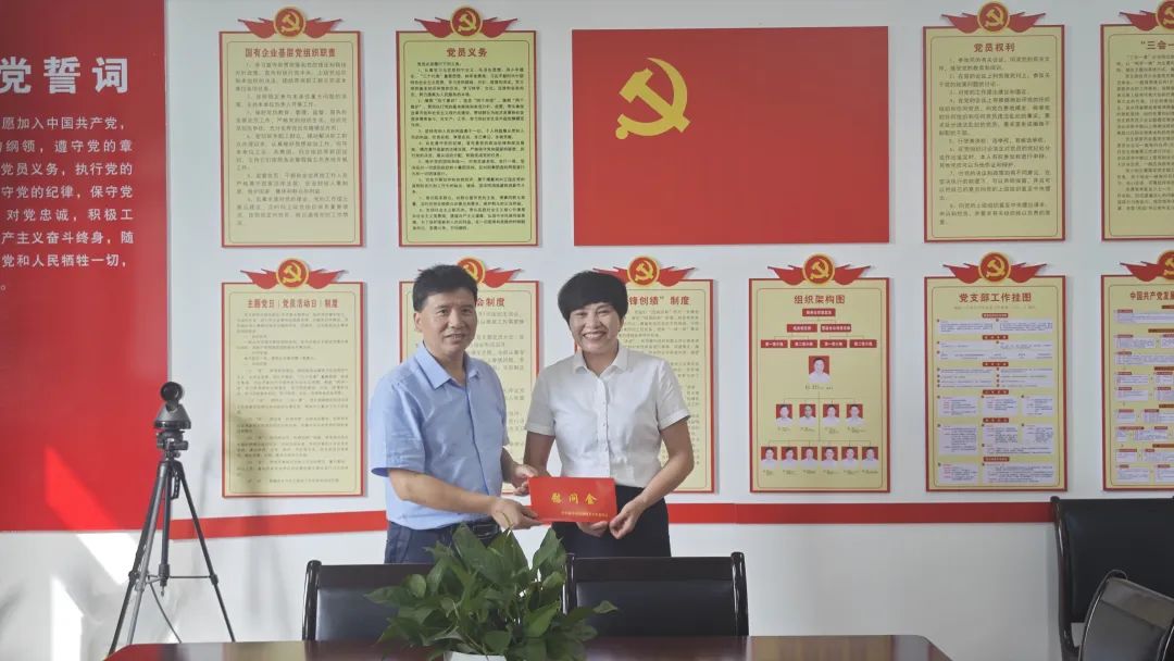 新余公交:新余市直機(jī)關(guān)工委“七一”前夕走訪慰問(wèn)黨的二十大代表李小英
