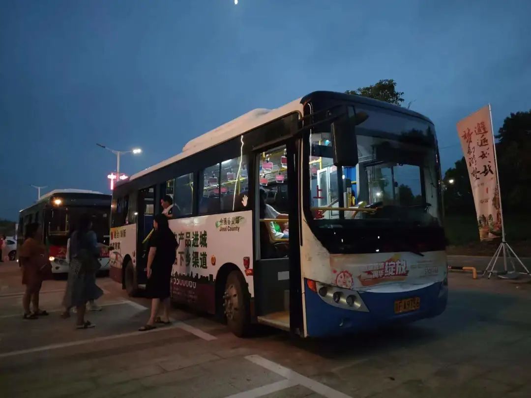 撫州長運(yùn):圓滿完成象山文化旅游節(jié)活動運(yùn)輸轉(zhuǎn)運(yùn)任務(wù)