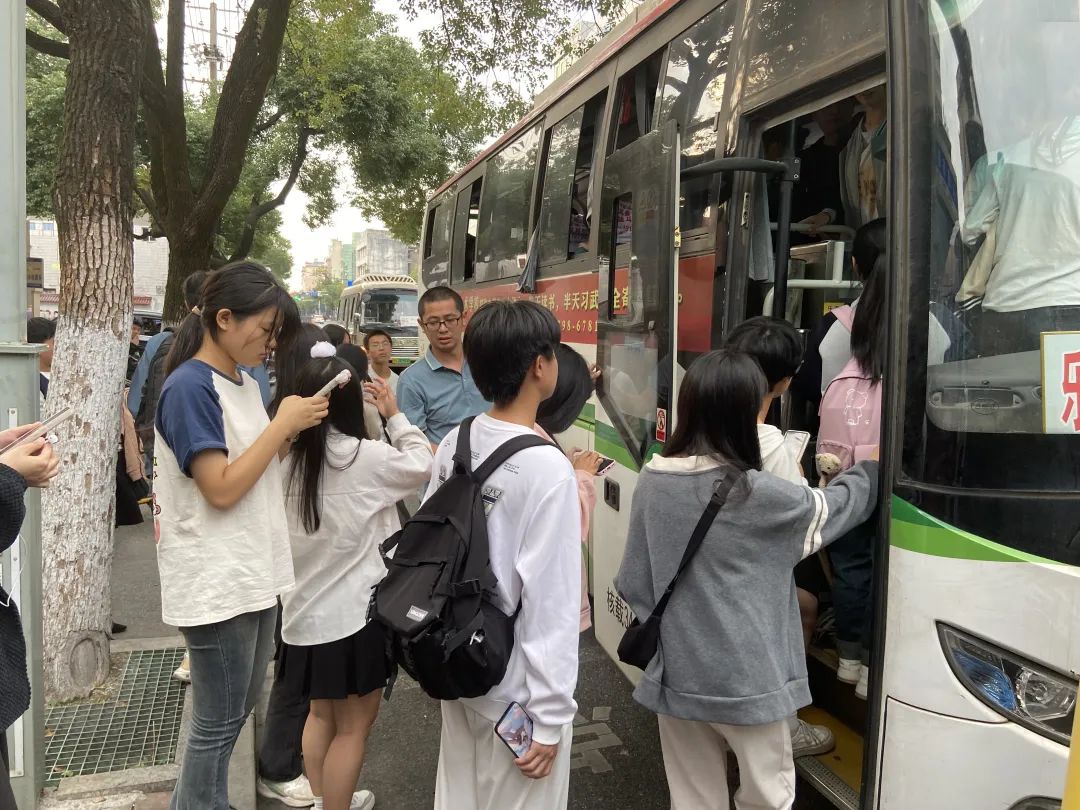 景德鎮(zhèn)長運(yùn):多點聯(lián)動 做好周末學(xué)生返校運(yùn)輸工作
