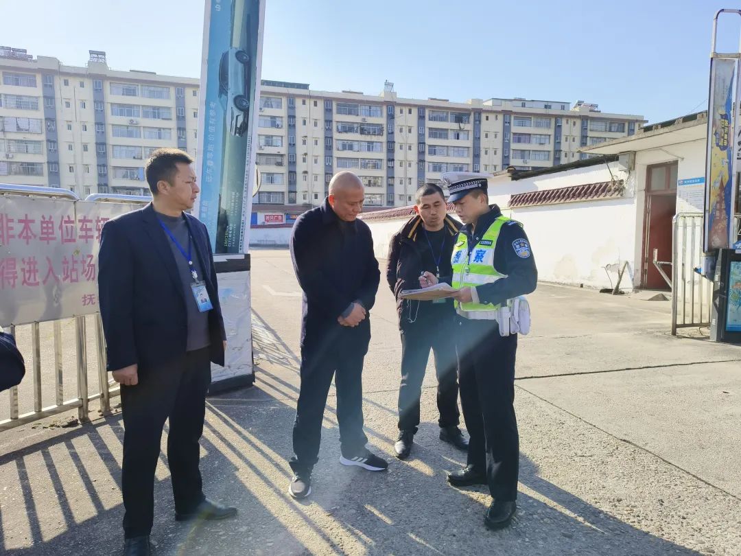 撫州長運(yùn):市交警一大隊(duì)到撫州客運(yùn)總站開展安全帶使用專項(xiàng)檢查