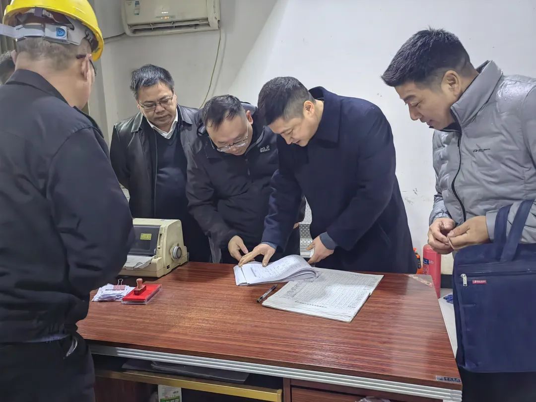 占梁一行檢查鄱陽長運(yùn)、上饒汽運(yùn)春運(yùn)工作