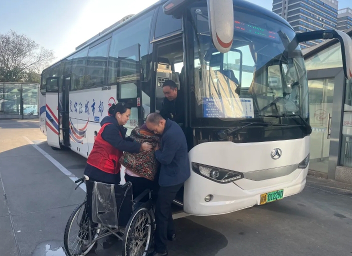 都市城際公交 :值班站長溫情護(hù)航