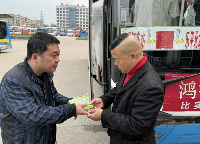 景德鎮(zhèn)長(zhǎng)運(yùn)：樂(lè)平公交發(fā)放防困神器護(hù)航春季行車安全